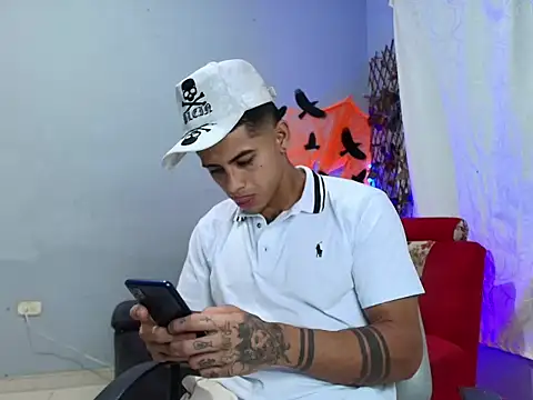 sweet Brunettes01 online show from October 18, 2025, 11:16 pm