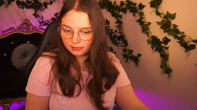 SophieDreamss online show from October 22, 2025, 1:44 pm