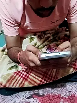 Snapshot of mehulsomm7 chatting on December 3, 2025, 5:11 pm mehulsomm7 online show from December 3, 2025, 5:11 pm