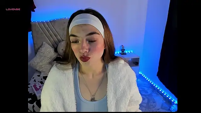 Mia Victoria22 online show from March 18, 2026, 2:42 pm