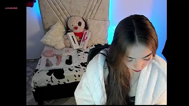 Mia Victoria22 online show from April 21, 2026, 2:04 am