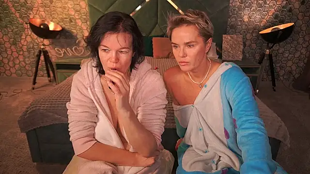 PleasureWeCouple online show from November 18, 2025, 6:51 am