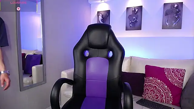 AdrianRinaldi online show from September 19, 2025, 7:47 pm