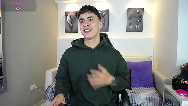 AdrianRinaldi online show from October 4, 2025, 8:29 pm