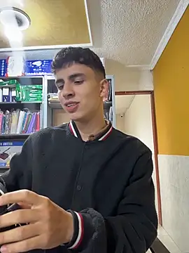 AdrianRinaldi online show from April 17, 2026, 7:39 pm