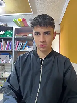 AdrianRinaldi online show from June 3, 2026, 1:46 pm