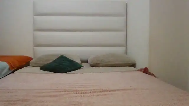 Snapshot of SexyNonnyy chatting on February 17, 2026, 1:35 am SexyNonnyy online show from February 17, 2026, 1:35 am