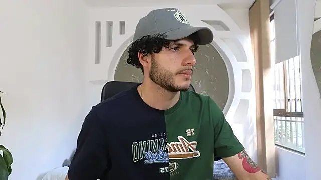 Rafael Mendezz online show from November 2, 2025, 8:33 pm