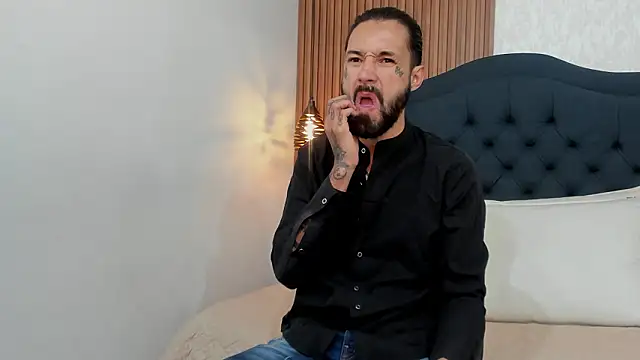 Hisoka 011 online show from February 15, 2026, 12:58 pm