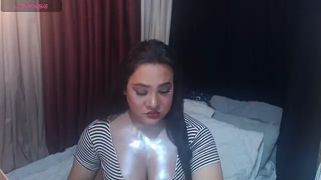 Snapshot of Hotcum_ella chatting on July 1, 2026, 12:01 am Hotcum ella online show from July 1, 2026, 12:01 am