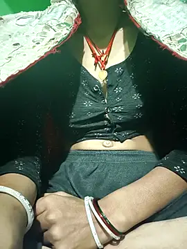 Shreya-couple online show from November 17, 2025, 1:33 am