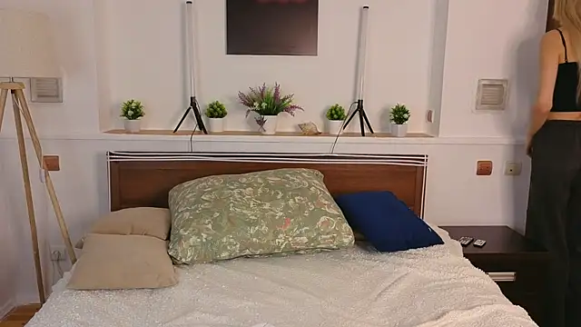 okerriella online show from April 19, 2026, 7:51 am