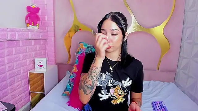 Niina Sissy online show from November 3, 2025, 1:34 pm