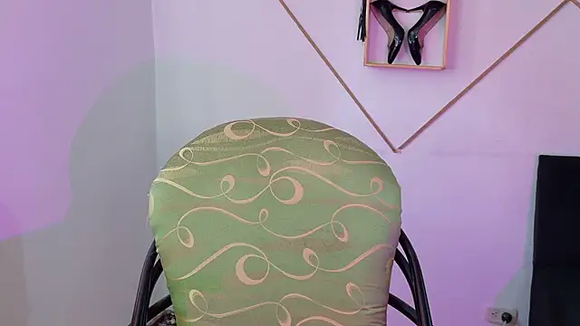 Snapshot of Linda_andrew chatting on January 8, 2026, 5:04 pm Linda andrew online show from January 8, 2026, 5:04 pm