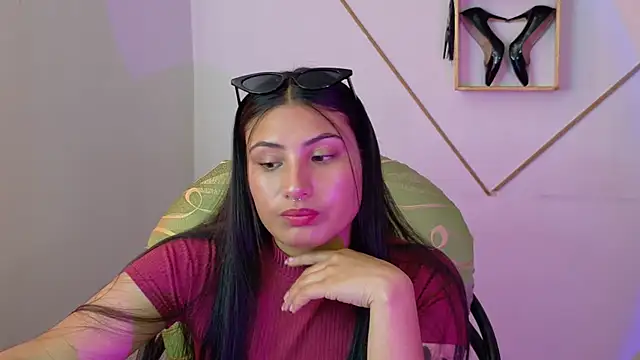 Snapshot of Linda_andrew chatting on January 9, 2026, 5:15 pm Linda andrew online show from January 9, 2026, 5:15 pm