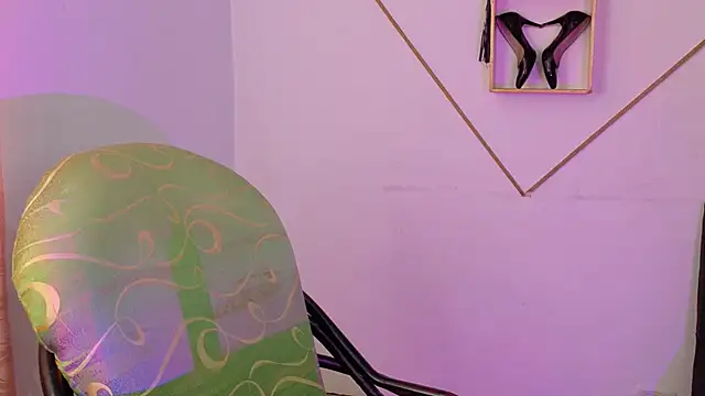 Snapshot of Linda_andrew chatting on January 13, 2026, 6:35 pm Linda andrew online show from January 13, 2026, 6:35 pm