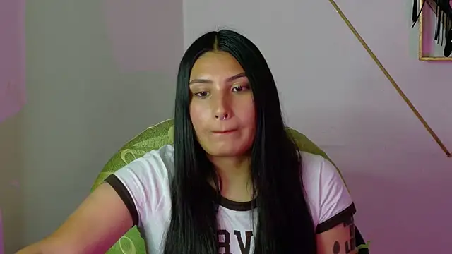 Snapshot of Linda_andrew chatting on February 4, 2026, 6:25 pm Linda andrew online show from February 4, 2026, 6:25 pm