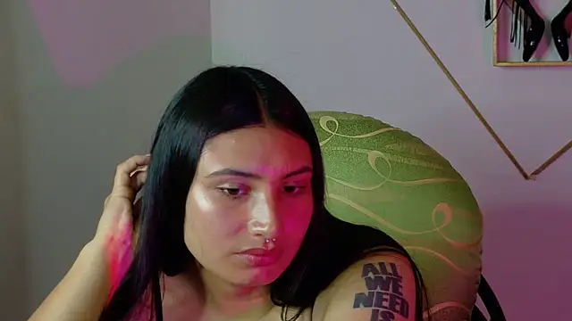 Snapshot of Linda_andrew chatting on February 9, 2026, 7:51 pm Linda andrew online show from February 9, 2026, 7:51 pm