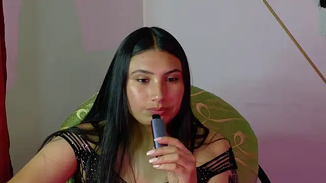 Snapshot of Linda_andrew chatting on February 13, 2026, 7:21 pm Linda andrew online show from February 13, 2026, 7:21 pm