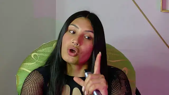 Snapshot of Linda_andrew chatting on February 18, 2026, 7:21 pm Linda andrew online show from February 18, 2026, 7:21 pm