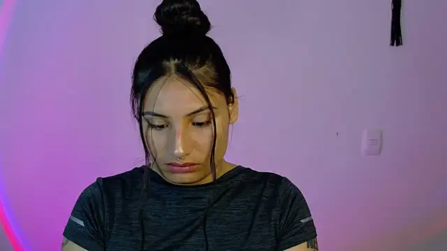 Snapshot of Linda_andrew chatting on March 3, 2026, 5:30 pm Linda andrew online show from March 3, 2026, 5:30 pm