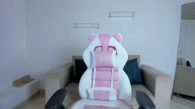 april smiith online show from February 13, 2026, 12:23 pm