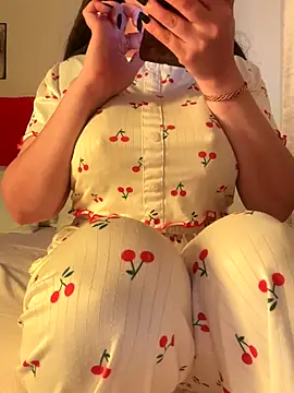 OnlyRima online show from November 10, 2025, 2:27 pm