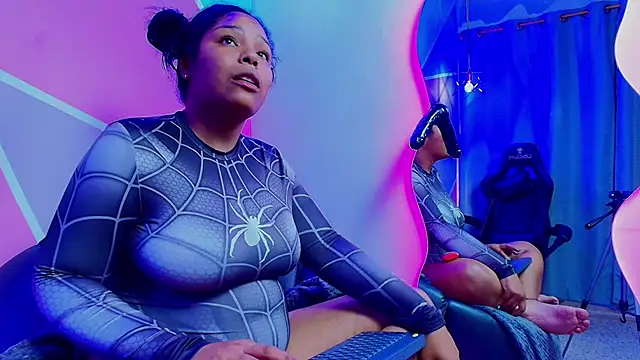 naomi campbel  online show from October 15, 2025, 1:55 pm