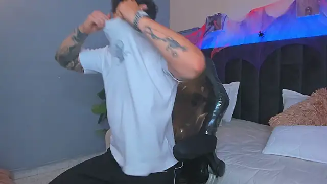 Thomas moon online show from October 18, 2025, 12:28 pm