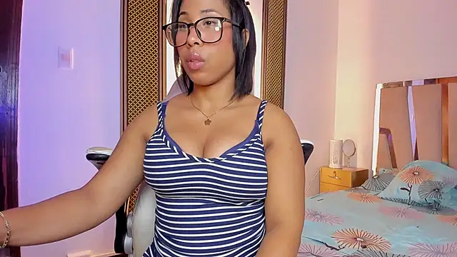 Elowen Clark online show from December 2, 2025, 8:15 pm