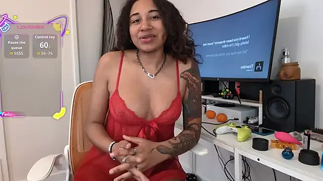 Snapshot of onlystrings chatting on February 13, 2026, 11:12 pm onlystrings online show from February 13, 2026, 11:12 pm