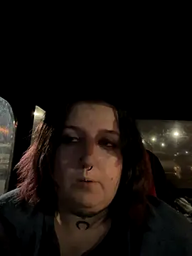 vanessraine online show from September 12, 2025, 4:12 am