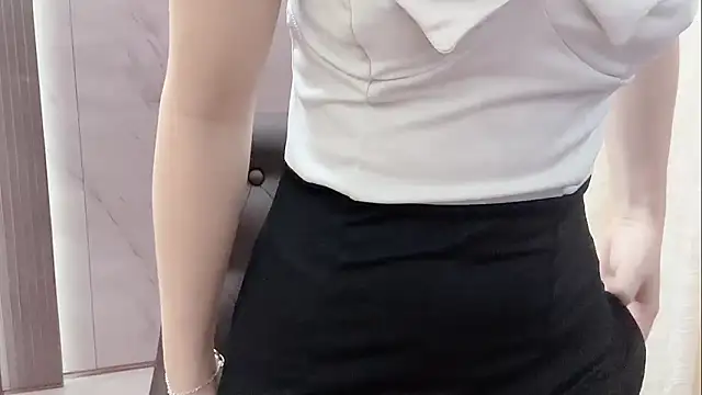 Shenlly online show from March 23, 2026, 1:20 am