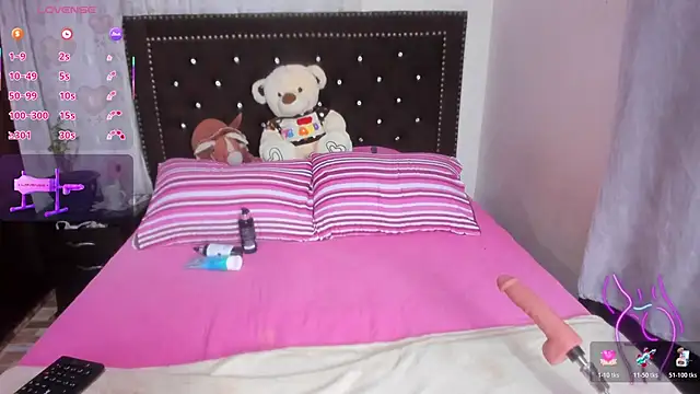 MiaMoxxy online show from December 16, 2025, 9:47 am