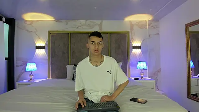 NickandAbby  online show from October 3, 2025, 12:24 pm