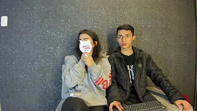 NickandAbby  online show from December 21, 2025, 12:12 pm