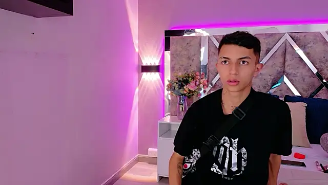 NickandAbby  online show from January 7, 2026, 8:22 pm