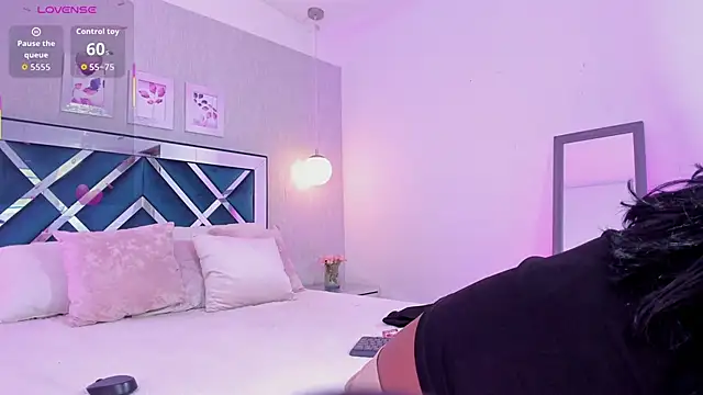 Snapshot of meloody7 chatting on October 12, 2025, 11:42 am meloody7 online show from October 12, 2025, 11:42 am