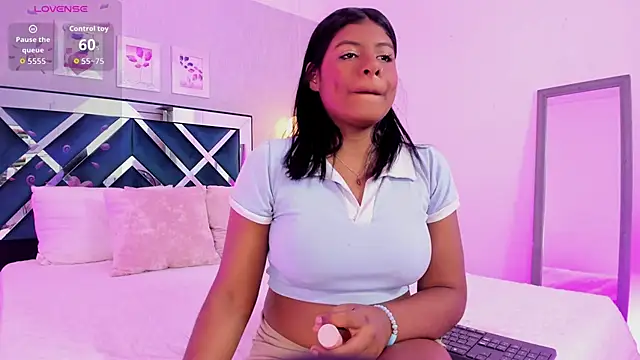 Snapshot of meloody7 chatting on November 23, 2025, 11:43 am meloody7 online show from November 23, 2025, 11:43 am