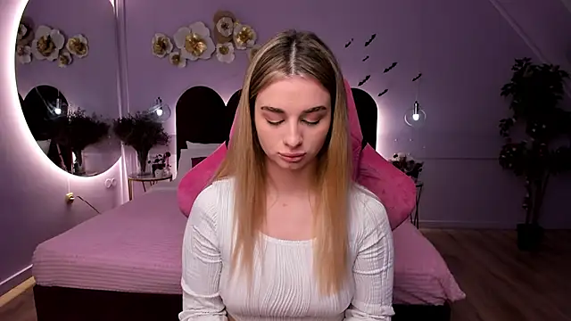 SweetyLicky online show from November 2, 2025, 4:09 pm