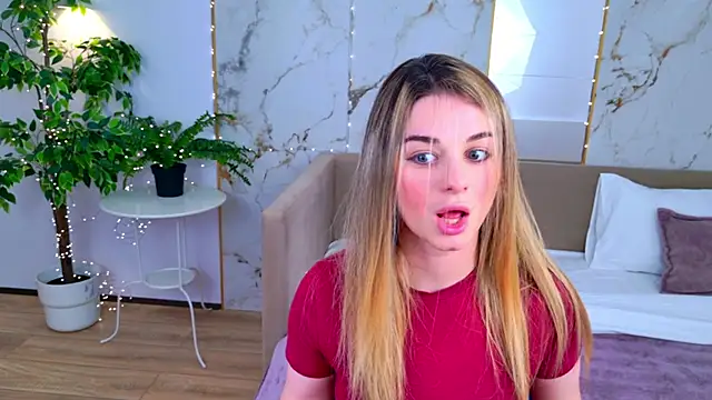 SweetyLicky online show from April 19, 2026, 3:22 pm