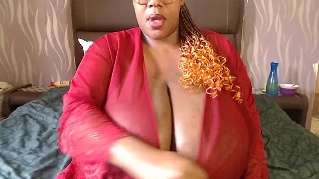 Snapshot of BoobsQueen46K chatting on April 30, 2026, 10:21 am BoobsQueen46K online show from April 30, 2026, 10:21 am