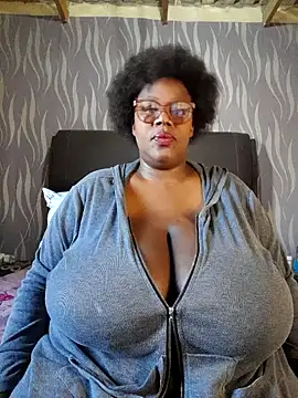 Snapshot of BoobsQueen46K chatting on June 11, 2026, 1:53 pm BoobsQueen46K online show from June 11, 2026, 1:53 pm