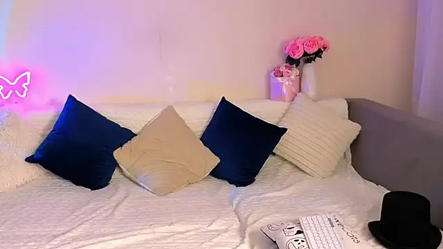 Bella Hillss online show from November 6, 2025, 7:48 pm