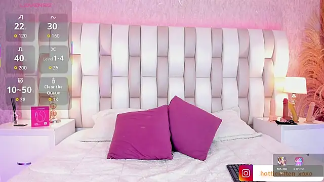 Snapshot of Viollet_xoxo chatting on February 3, 2026, 8:03 pm Viollet xoxo online show from February 3, 2026, 8:03 pm