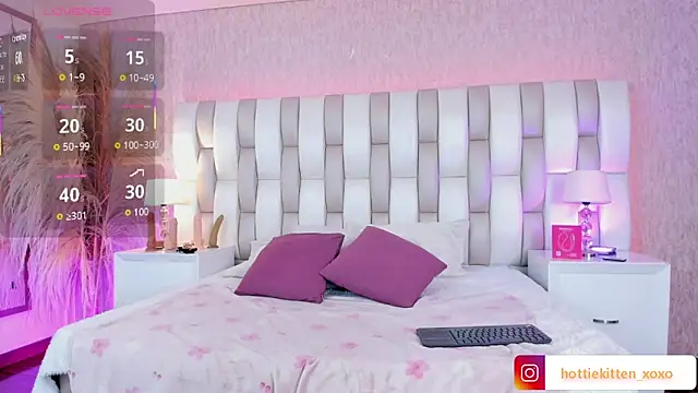 Snapshot of Viollet_xoxo chatting on February 17, 2026, 8:04 pm Viollet xoxo online show from February 17, 2026, 8:04 pm