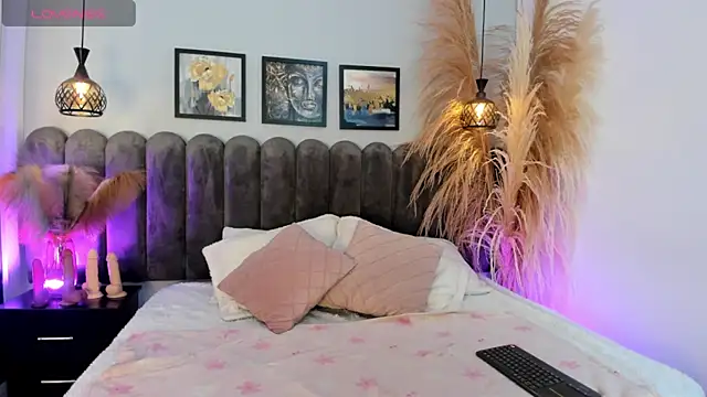 Snapshot of Viollet_xoxo chatting on February 18, 2026, 12:45 pm Viollet xoxo online show from February 18, 2026, 12:45 pm