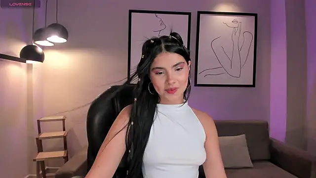 MiaLaurence online show from October 2, 2025, 7:21 pm