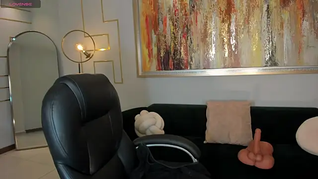 MiaLaurence online show from March 7, 2026, 7:33 pm