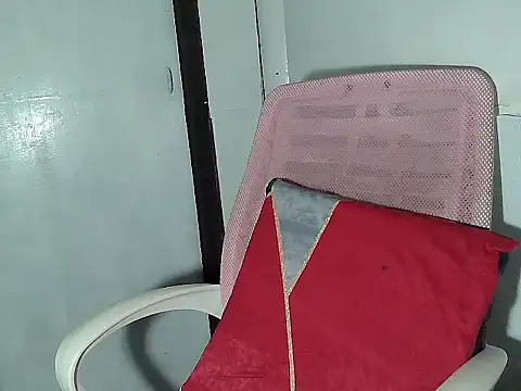 Snapshot of kiannie01 chatting on November 28, 2025, 11:35 am kiannie01 online show from November 28, 2025, 11:35 am